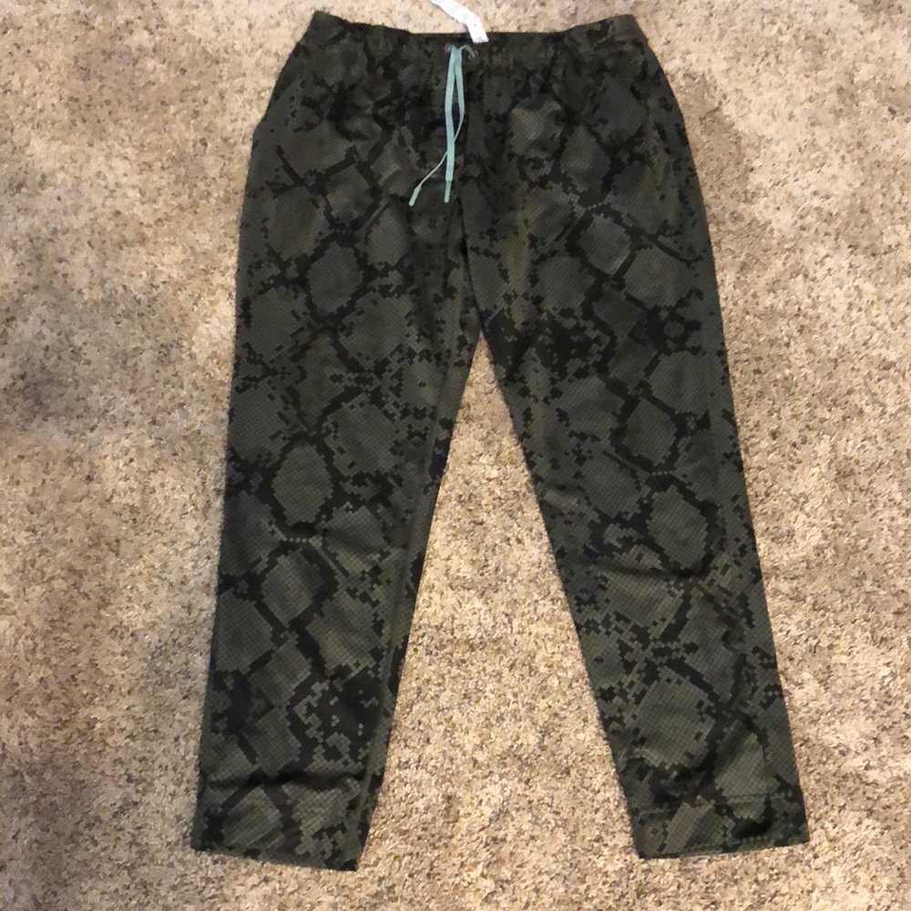 Lulu lemon size 6 pants